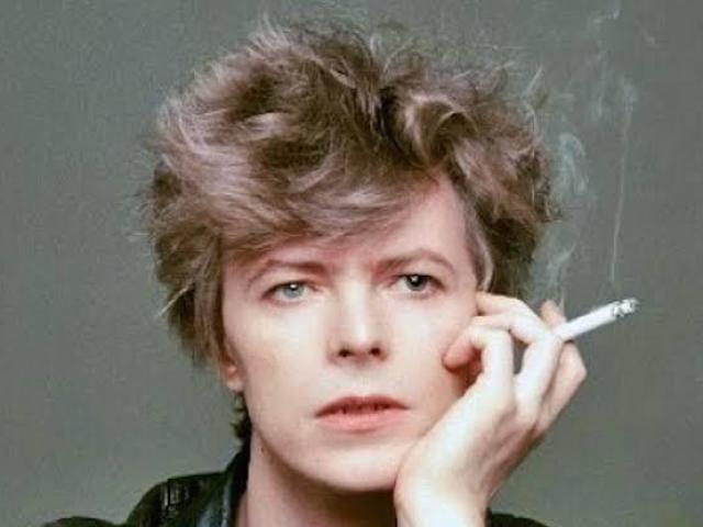 que ele parecia o david bowie