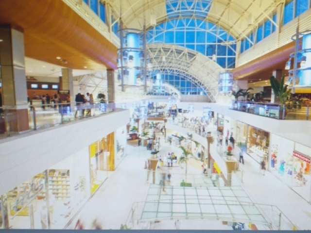 No shopping,com as amigas.