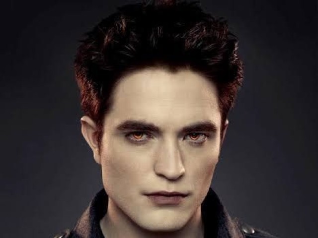 Edward Cullen sendo interpretado por Robert Pattinson