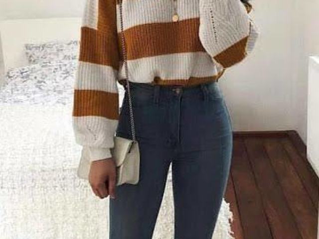 Calça jeans e blusinha de frio