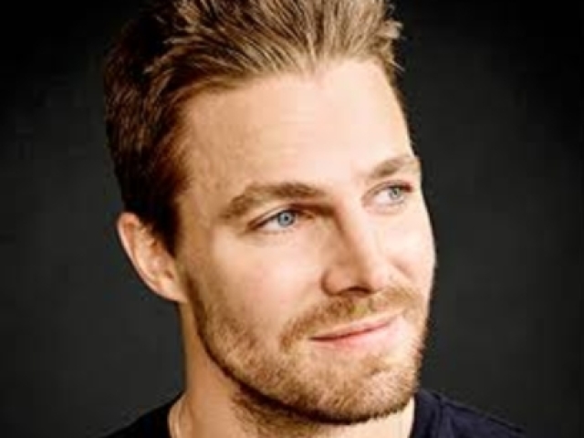 Stephen Amell