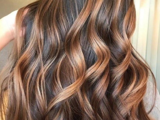 Castanho com ondas