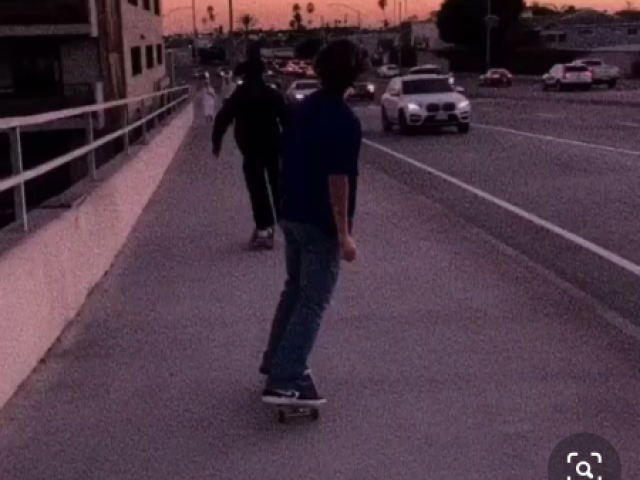 Queria saber andar de skate pra poder fazer isso