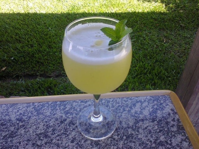 Suco de Abacaxi e HortelĂŁ đ