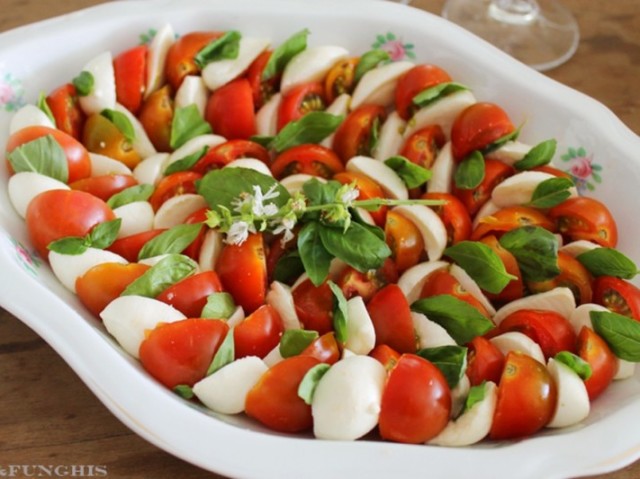 salada caprese