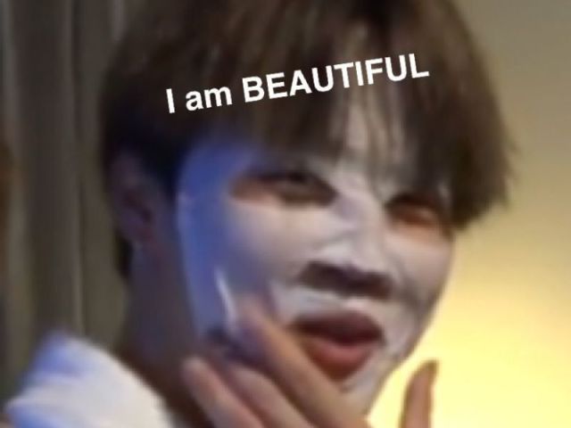 A que já gostou e namorou muitos idols,a mais inteligente do grupo, a mais tranquila e a que sabe lidar com qualquer situação do jeito certo e mantendo a calma
Visual,vocalista líder