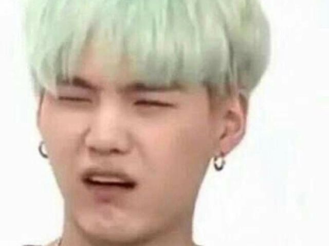 A que conhece praticamente todo mundo de todos os grupos do kpop e fora dele também, a apresentadora que o mundo inteiro ama pelo seu carisma e sinceridade
Dançarina guia,líder