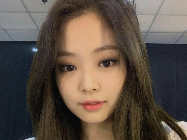 Oi gente!!! Hoje dia 15 de Maio será o nosso primeiro Show!!! E para homenagear vocês eu vim falar o nome do Fandom e será Blink espero que tenham gostado e estamos esperando vocês lá no fansing!!!! Beijos e amo vocês Blinks!!! ❤
40.000 curtidas