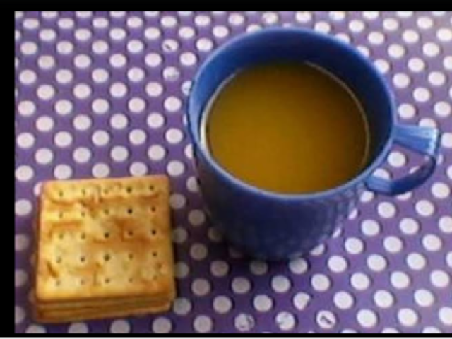 Suco com biscoito