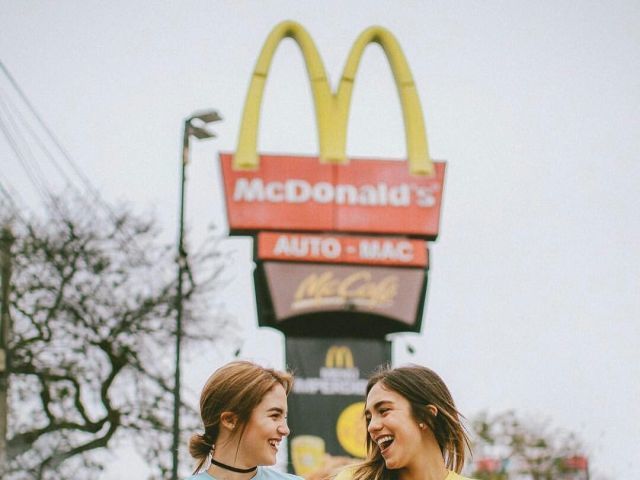 Vão comer fastfood fora de casa