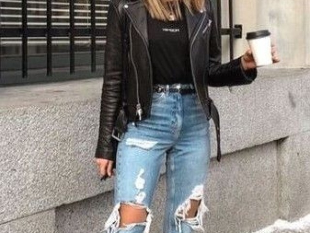 Essa daqui
É uma calça jeans e o sapato é um tênis branco da fila.
