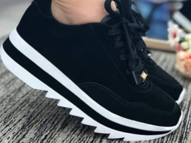 Um par de tenis