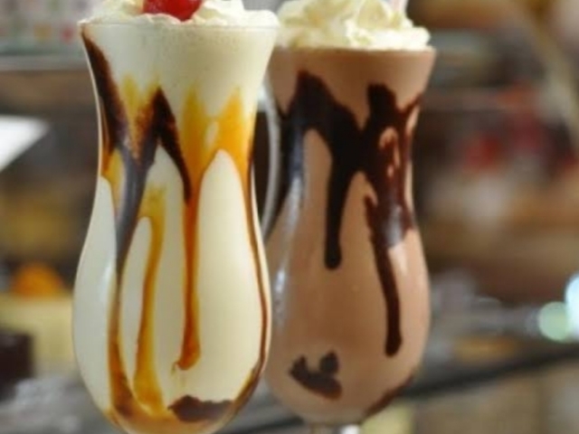 Milk shak
🍦🍦🍦🍦
(sabor da sua preferência)
