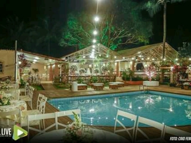 Na piscina bem chique