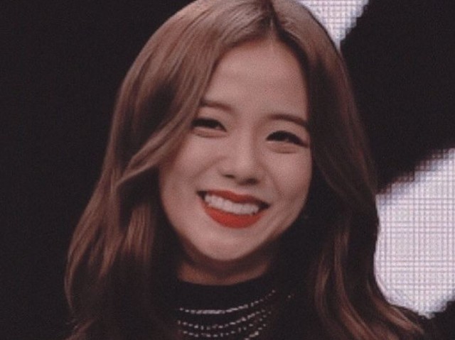 Jisoo🖤ela canta bem