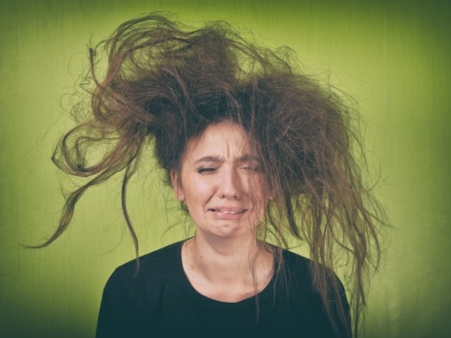 Cara de sono com cabelo todo bagunçado
