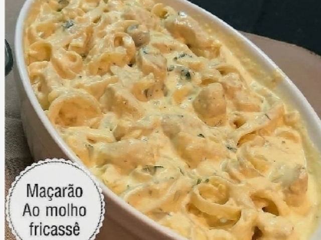 Aquele macarrão com molho fricase aii me pegou agora