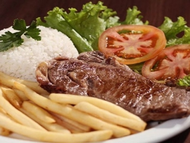 ARROZ, FEIXÃO, BIFE E BATATA FRITA