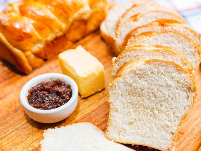 Pão de forma com geleira de morango