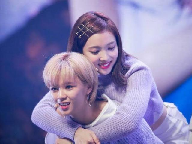 Nayeon e Jeongyeon