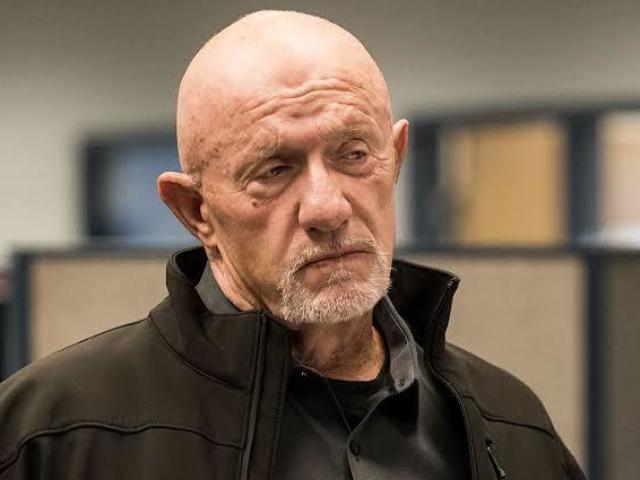 Mike Ehrmantraut, porque é um personagem prático, faz o que tem que fazer sem hesitar porque tudo o que importa é sua neta.