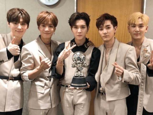 Love Me (Nu'est)