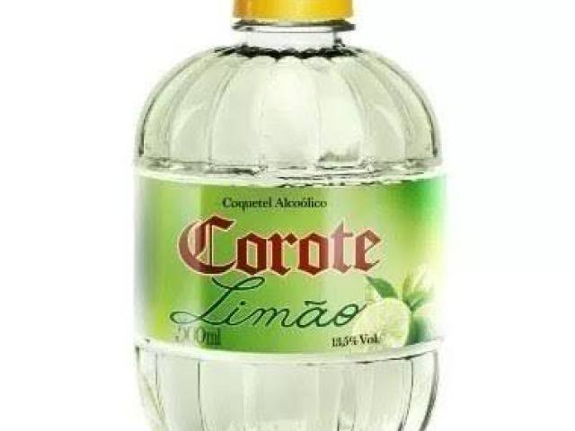 Um corote (cachaça em garrafinha)