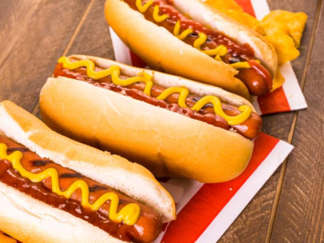 cachorro quente (hot dog)