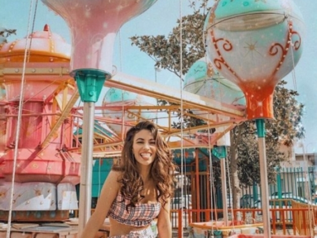 Em um
parque de diversões e o take de cada membro será feito em um brinquedo específico, e vídeos das integrantes andando nos brinquedos entre os takes, e a música teria no refrão "você poderia tirar uma foto por mim? "