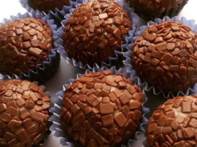 Brigadeiro e pão de queijo