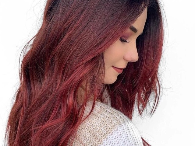 ~cabelo com pontas rosas~