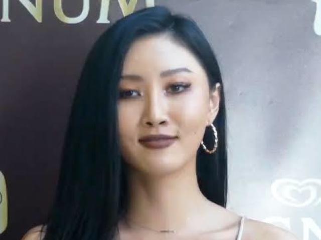 Hwasa.