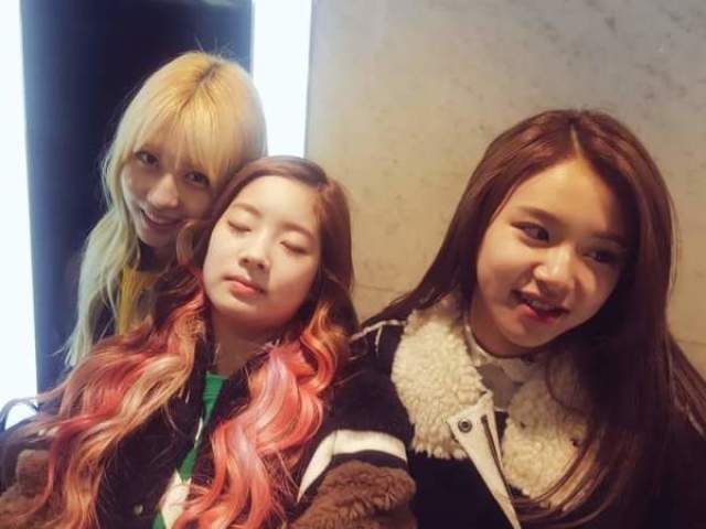 Dahyun, Chaeyoung e Momo