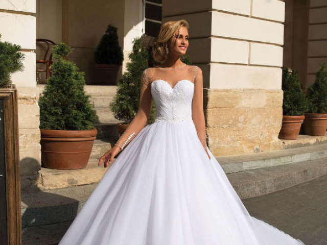 Monte seu casamento e diremos qual é o seu vestido de noiva ideal!
