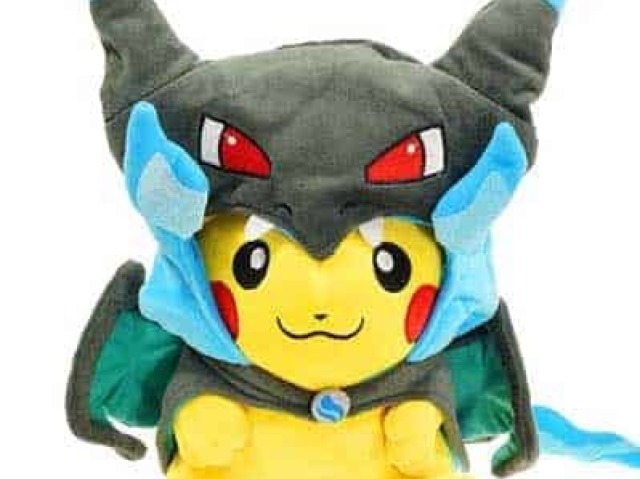 pikachu vestido de mega charizard x