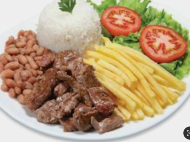 Arroz,carne,feijĂŁo, batata frita e uma salada