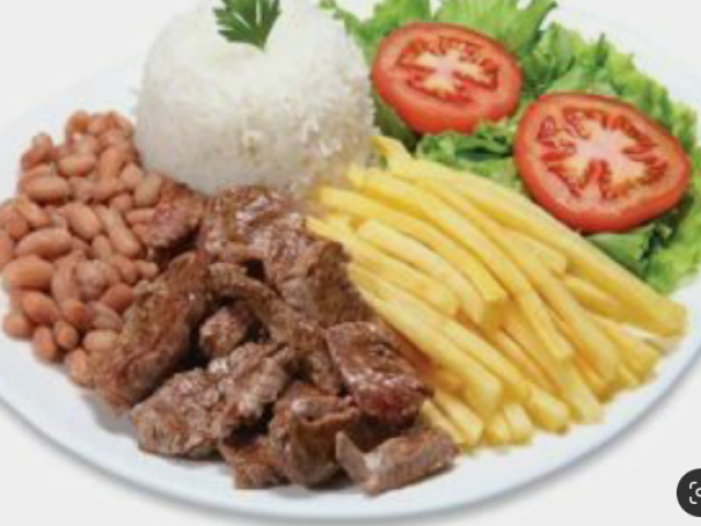 Arroz,carne,feijão, batata frita e uma salada