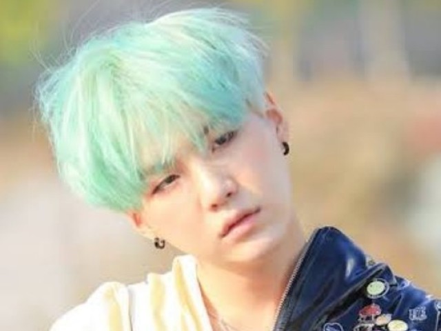 Suga
(Não à rapper melhor do que esse Deus Grego)