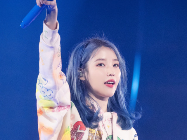 IU.