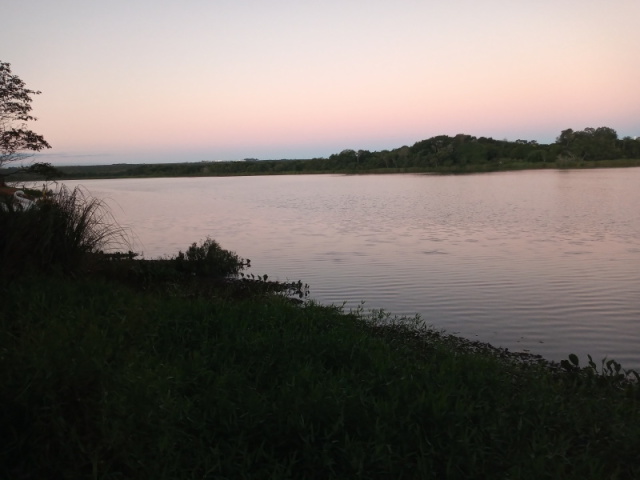 Fui ao laguinho apreciar a vista.