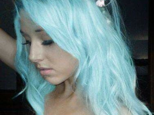 Cabelo azul claro