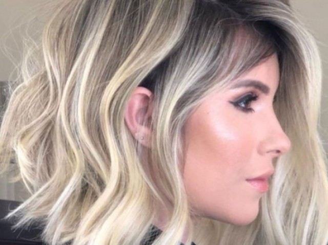 Cabelo loiro ondulado