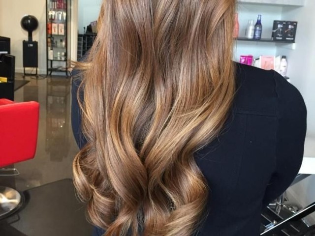 Cabelo castanho longo