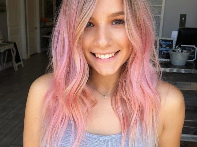 Cabelo rosa liso