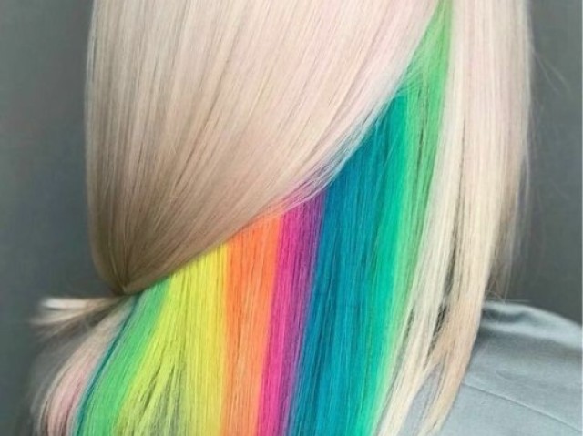 Cabelo arco-íris escondido