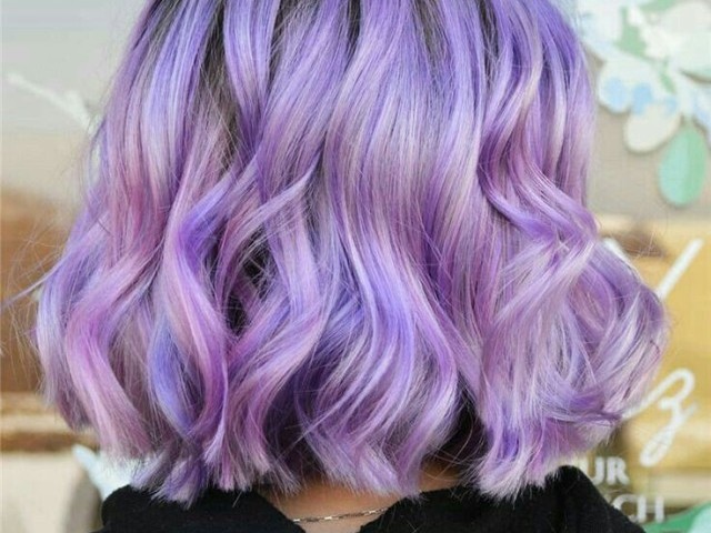 Cabelo roxo curto