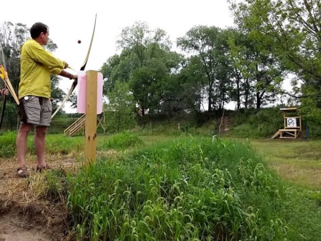 Espaços outdoor. Em locais abertos planos. Sem aclives, declives ou outros acidentes geográficos. Para quem quer realizar atividades ao ar livre, mas sem ter que enfrentar dificuldades para isso.