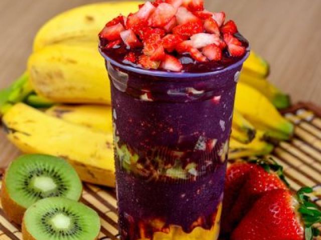 Açaí com frutas.