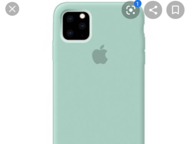 Um iPhone 11 com a capinha Verde claro