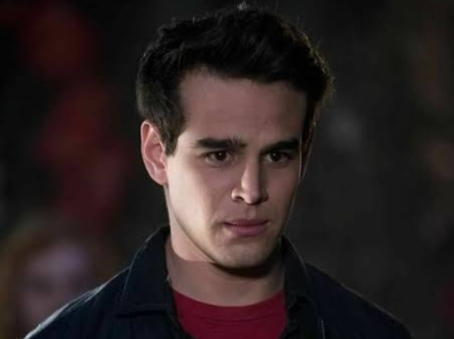 Simon Lewis, com certeza!